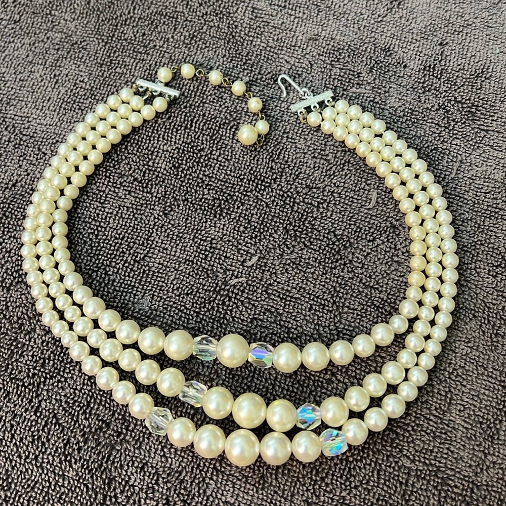 Vintage Japan faux pearl necklace
